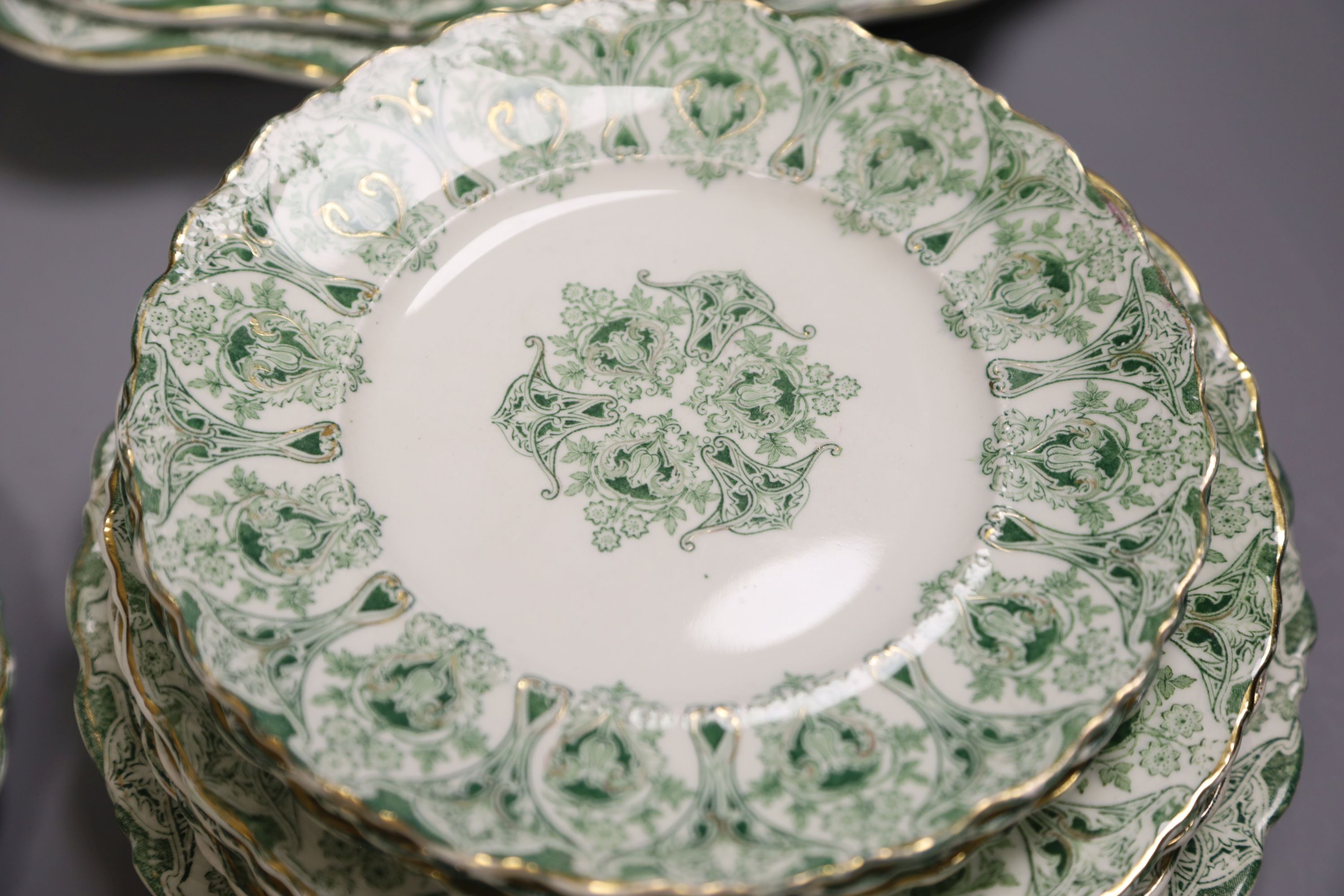 An Edwardian Meakin pottery part dinner service